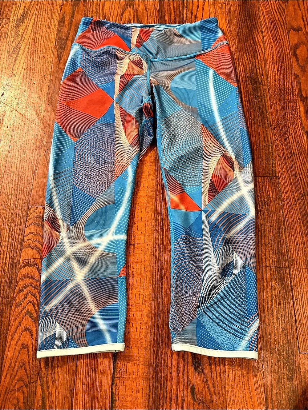 🎉Like New Reversible Geometric Cropped Leggings!